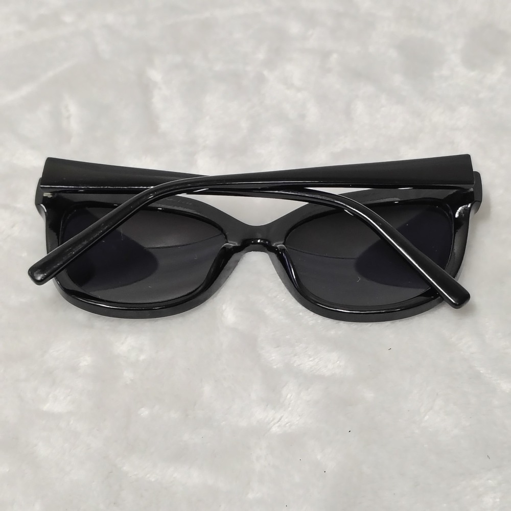 GAP Suzie Oversized Cat Eye Sunglasses Black Plastic Frame Dark Lenses - Picture 6 of 6